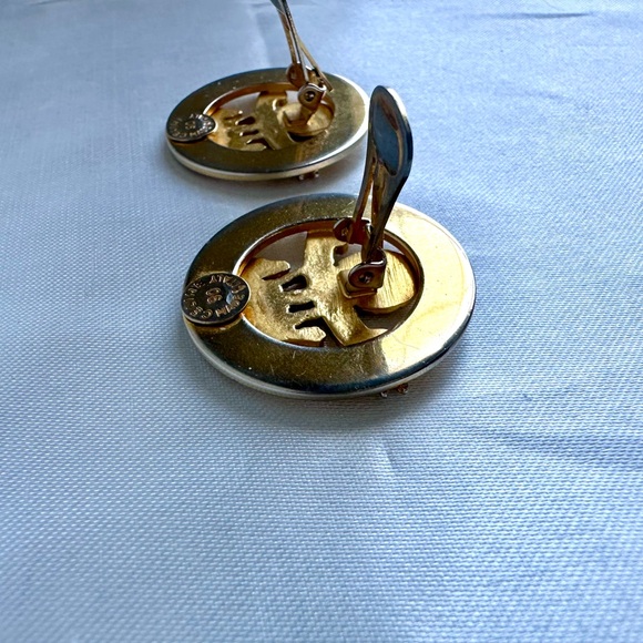 Céline Rare 1990 Anniversary Horse Medallion Clip-On Earrings - Picture 4 of 11